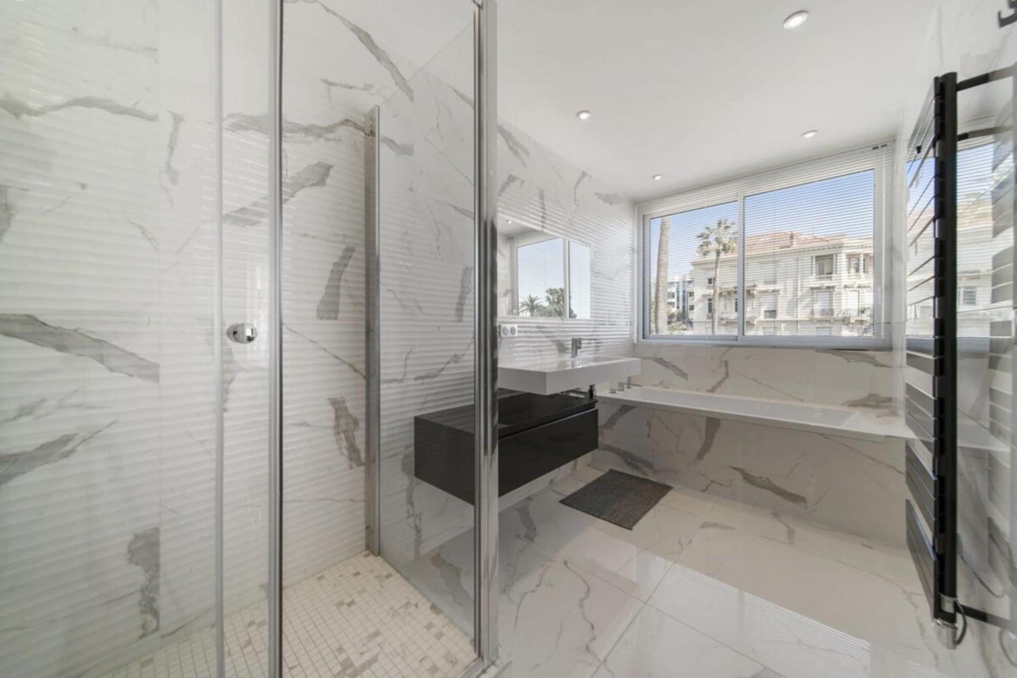 Ref 1337 - Croisette - Sea View For Rent * Cannes